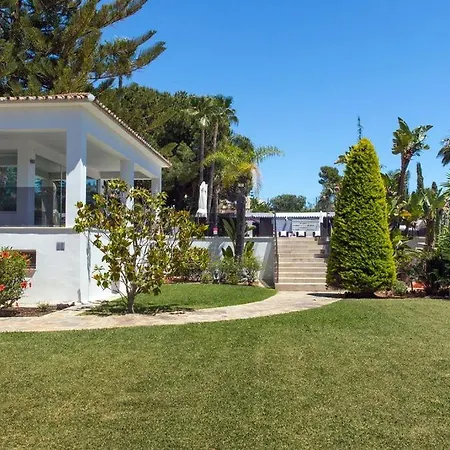 Party, Celebration Villa In Marbella Bed & Breakfast *