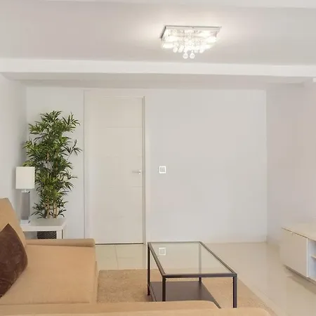 Party, Celebration Villa In Marbella Bed & Breakfast
