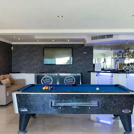 Party, Celebration Villa In Marbella Bed & Breakfast *