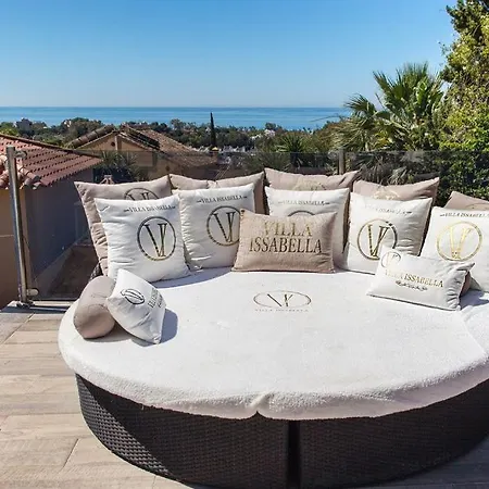 Party, Celebration Villa In Marbella Bed & Breakfast